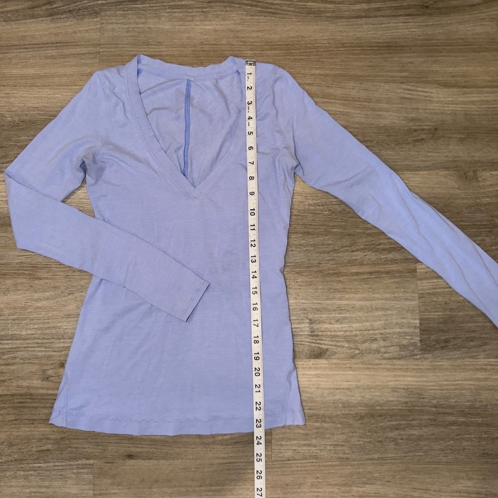 Lululemon Lavender Striped V Neck Long Sleeve Top Fitted Stretch XS - Picture 2 of 5